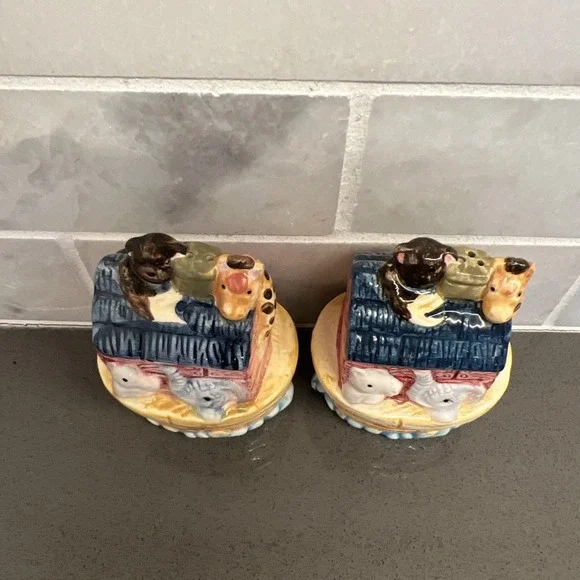 Vintage Noah's Ark Animals On Boat Ceramic Salt And Pepper Shaker Kitchen Decor - Picture 3 of 8